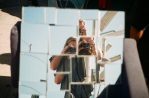 تست شخصیت تصویر غیر دقیق در آینه